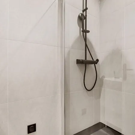Place D'italie Modern & Renovated 3bd For 10guests *